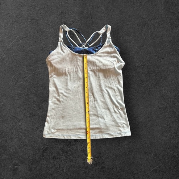 Lululemon Flow Y Tank Built-in Bra Powder Blue Snake Print Size 4 - Picture 7 of 9